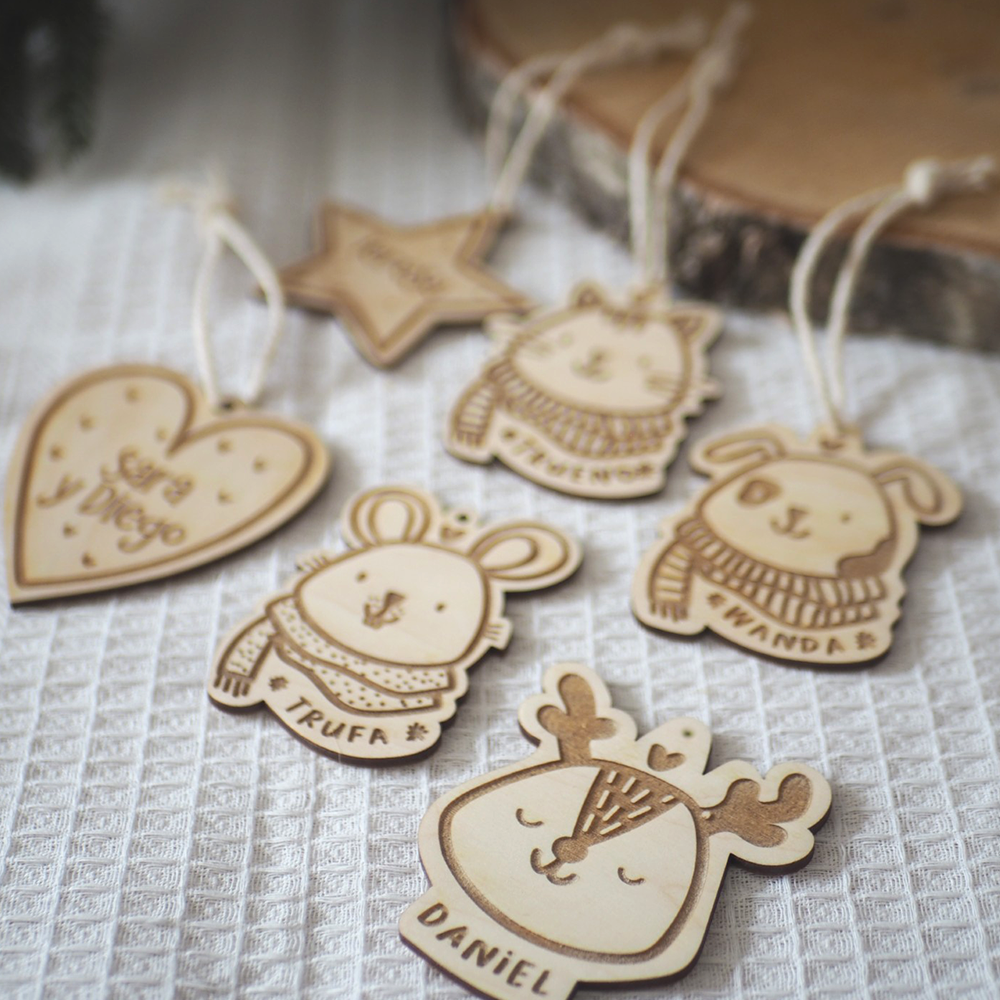 adorno navideño de madera personalizado con nombre